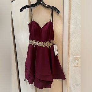 Burgundy, junior dress, 9/10, B Darlin